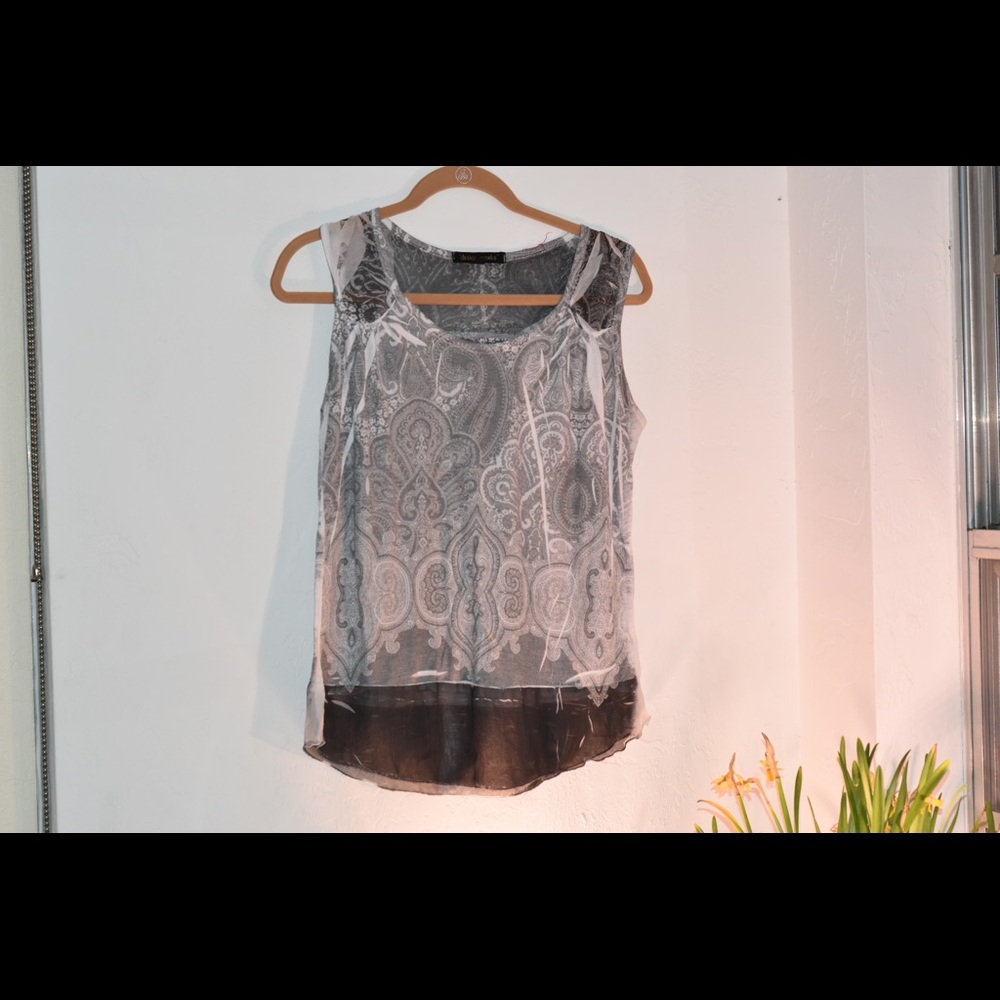 Design works black and white top